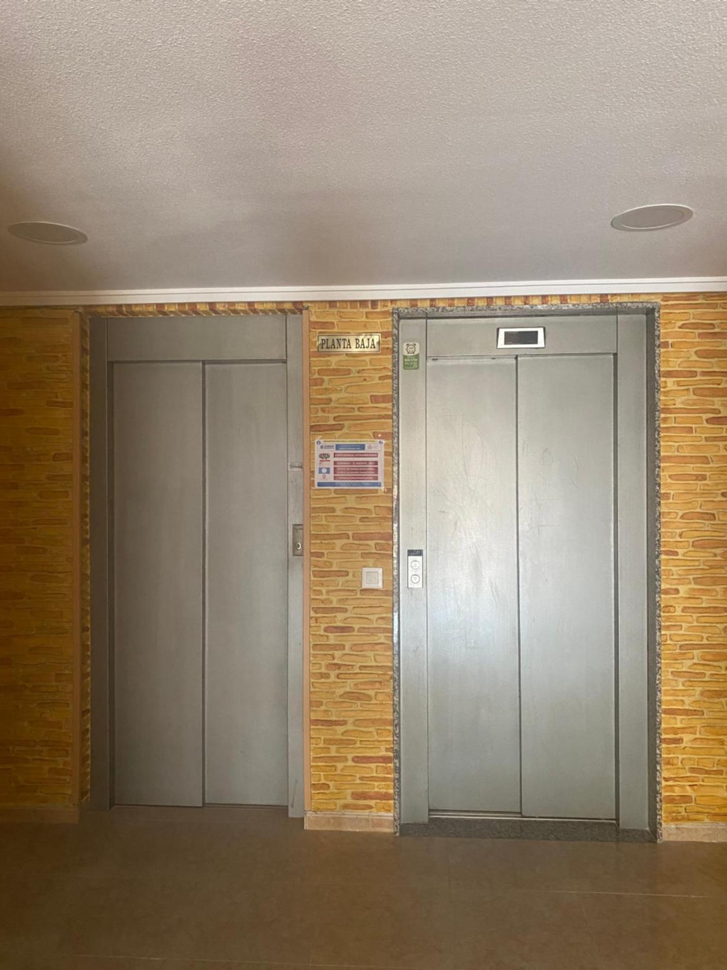 Bonito En Zona Residencial Con Piscina *